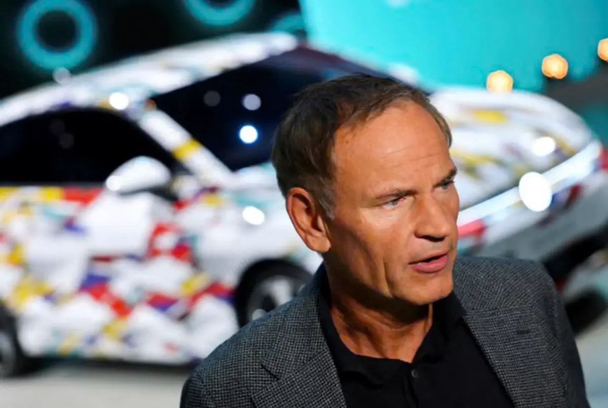Крупная реорганизация Volkswagen на фоне сокращений:
Генеральный директор Volkswagen Оливер Блум (Oliver Blume) столкнулся с сильным сопротивлением сотрудников на недавней встрече в штаб-квартире комп... | Сетка — социальная сеть от hh.ru