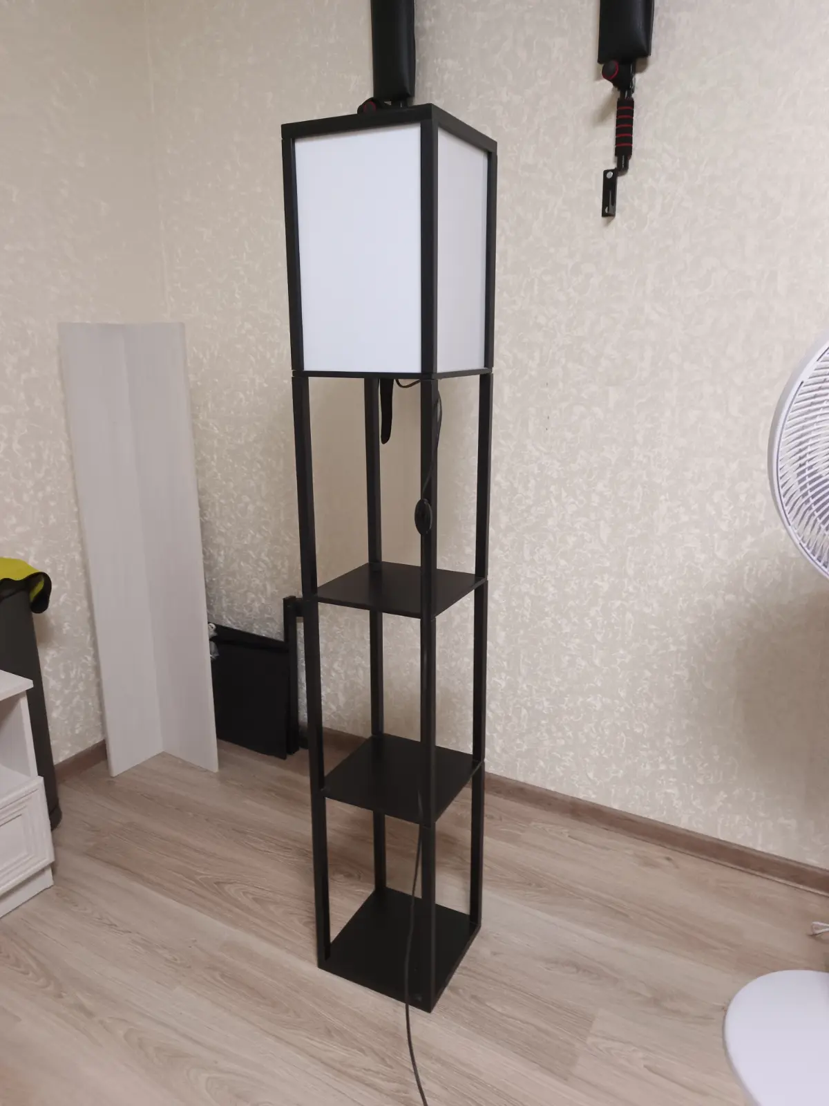 Санкт-Петербург
Продам
1. Стеллаж напольный деревянный
Есть небольшой скол, его не видно(со стороны стены , повредили при доставке)
Цена: 4000р
Самовывоз
Кудрово, Итальянский переулок 4
\
3 | Сетка — социальная сеть от hh.ru