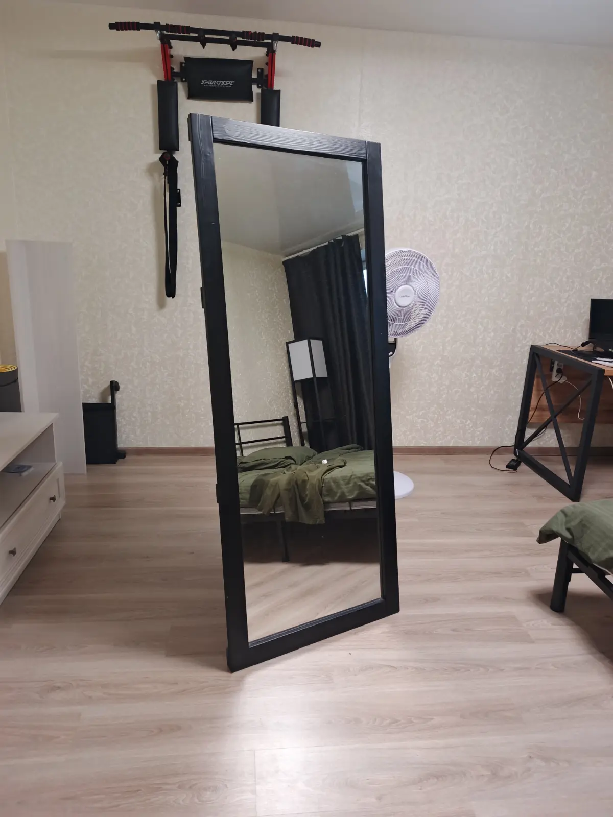 Санкт-Петербург
Продам
1. Стеллаж напольный деревянный
Есть небольшой скол, его не видно(со стороны стены , повредили при доставке)
Цена: 4000р
Самовывоз
Кудрово, Итальянский переулок 4
\
3 | Сетка — социальная сеть от hh.ru