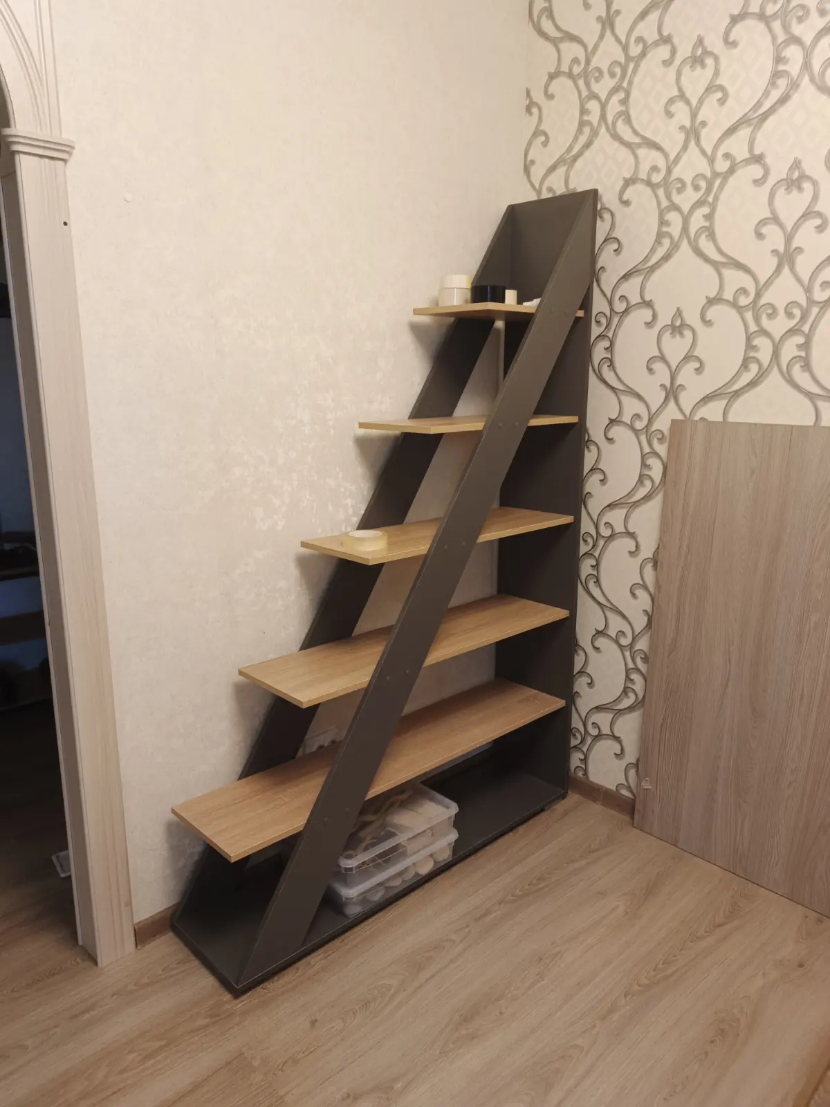 Санкт-Петербург
Продам
1. Стеллаж напольный деревянный
Есть небольшой скол, его не видно(со стороны стены , повредили при доставке)
Цена: 4000р
Самовывоз
Кудрово, Итальянский переулок 4
\
3 | Сетка — социальная сеть от hh.ru