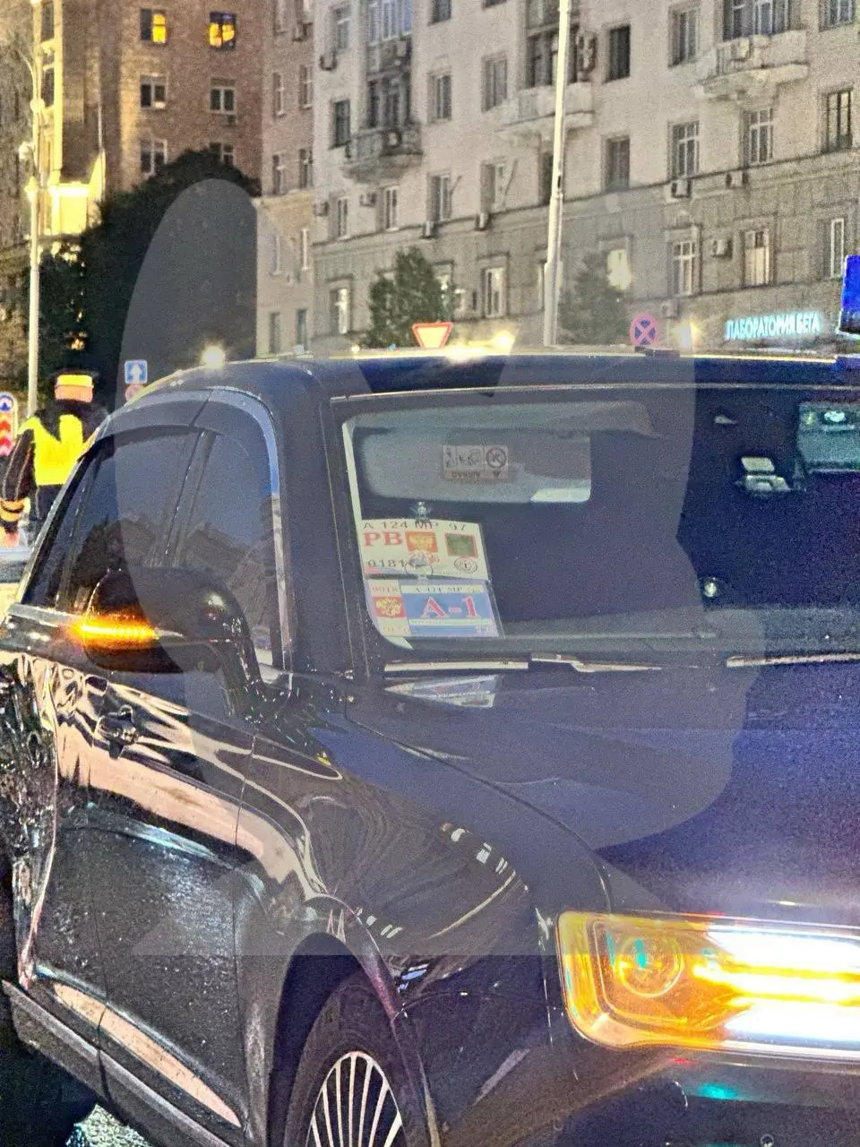 Автомобиль главы ЛДПР Слуцкого столкнулся с мотоциклом в Москве. В результате ДТП погибла девушка — пишет «Осторожно, Media».
Виновник аварии неизвестен | Сетка — социальная сеть от hh.ru
