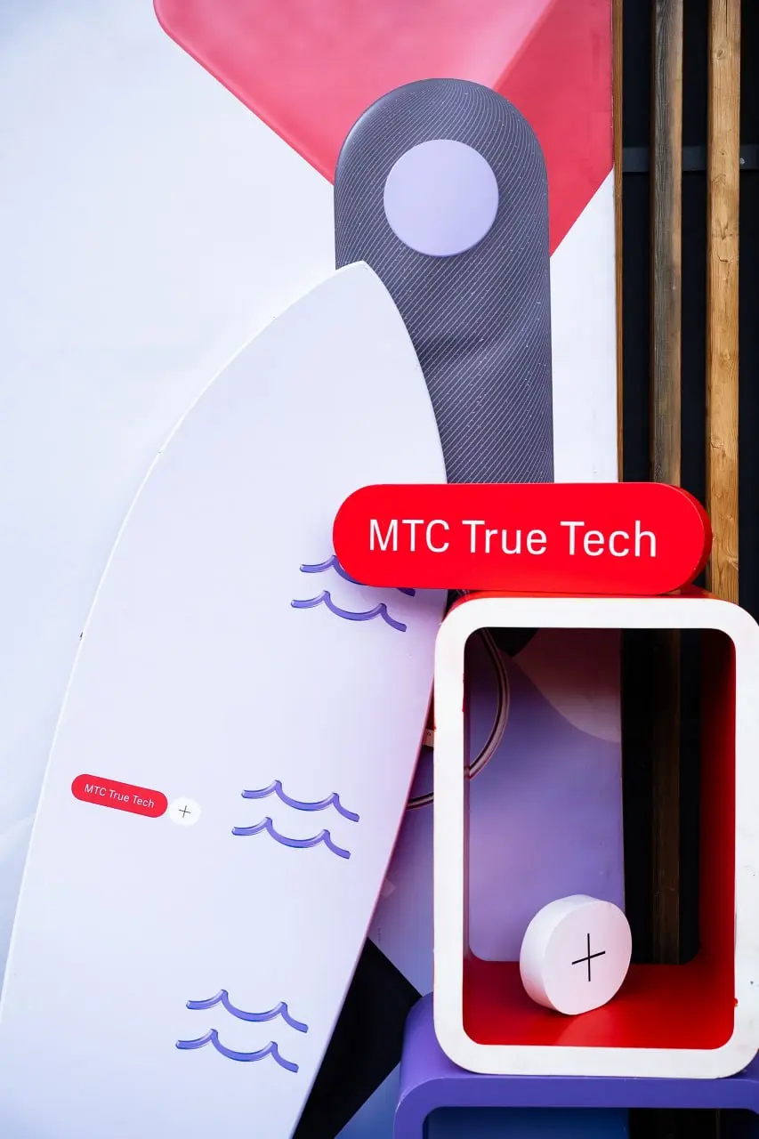 True Tech Friends. Митап на стадионе
21 августа сходил на True Tech Friends от МТС True Tech — третий фестиваль для ИТ-сообщества.
Формат неожиданный: под мероприятие сняли целый стадион Свиблово | Сетка — социальная сеть от hh.ru