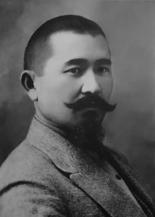 🇰🇬🌏 Памятных мест о Великой Победе в Кыргызстане стало на одно меньше
🇰🇬 В Бишкеке больше нет бульвара Молодой Гвардии | Сетка — социальная сеть от hh.ru