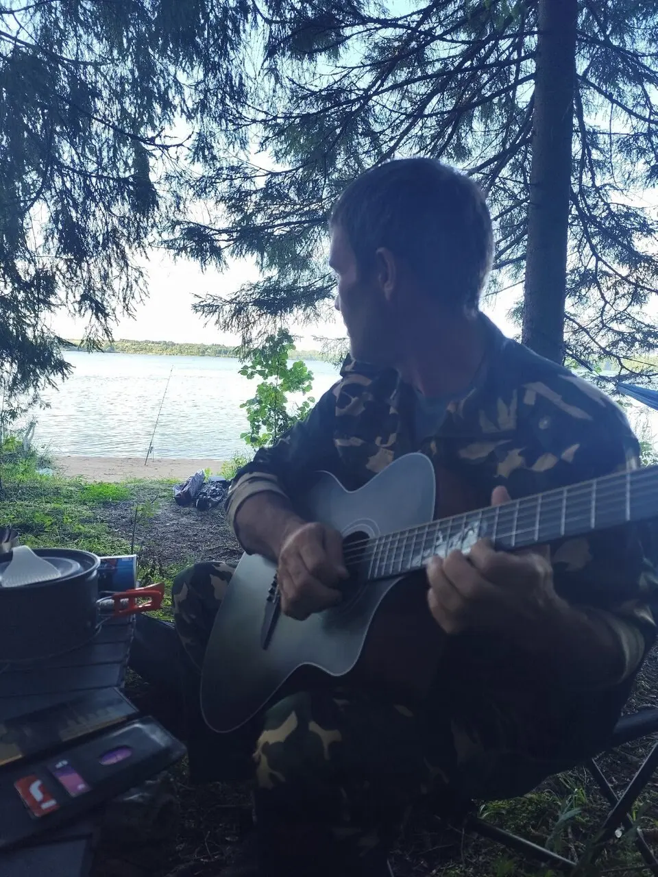 Поехали мы значится в гости, меньше чем на сутки (к сожалению)
Донки были с собой, но глубина в этом месте не превышала двух метров.
Значит, меня ждала утренняя зорька и спиннинг | Сетка — социальная сеть от hh.ru