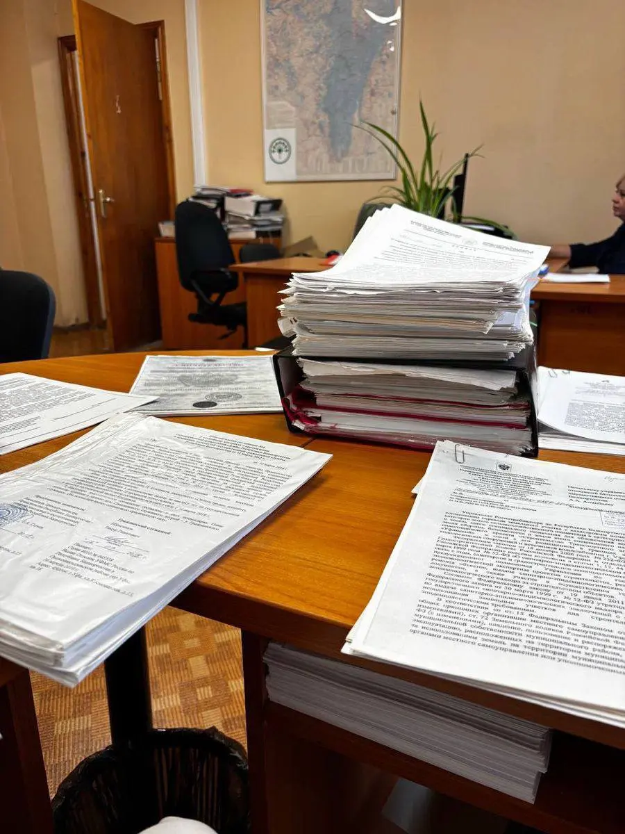 В бизнесе есть две юридические крайности:
📎 Первая - «сначала запустимся, потом разберёмся».
Продажи без договоров, оплаты на личную карту, вопросы с налогами - всё это можно решить позже | Сетка — социальная сеть от hh.ru