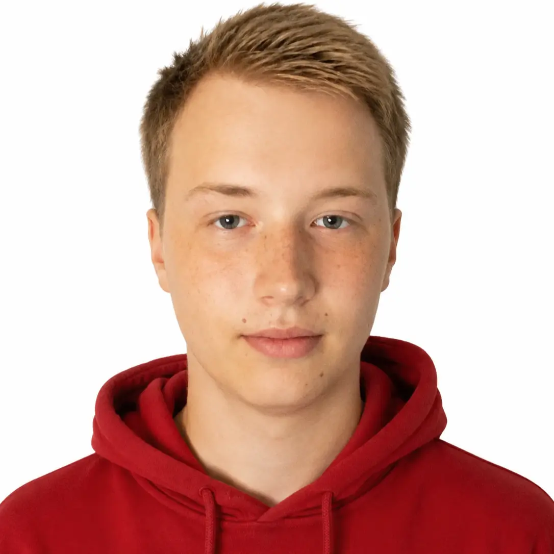 Артём Семенов