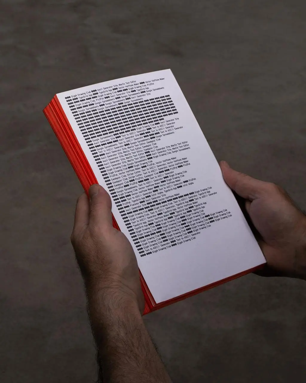 Книга из Google-таблиц
Автор три месяца наблюдал, где у цифровых инструментов заканчиваются возможности, и собрал из этого книгу | Сетка — социальная сеть от hh.ru