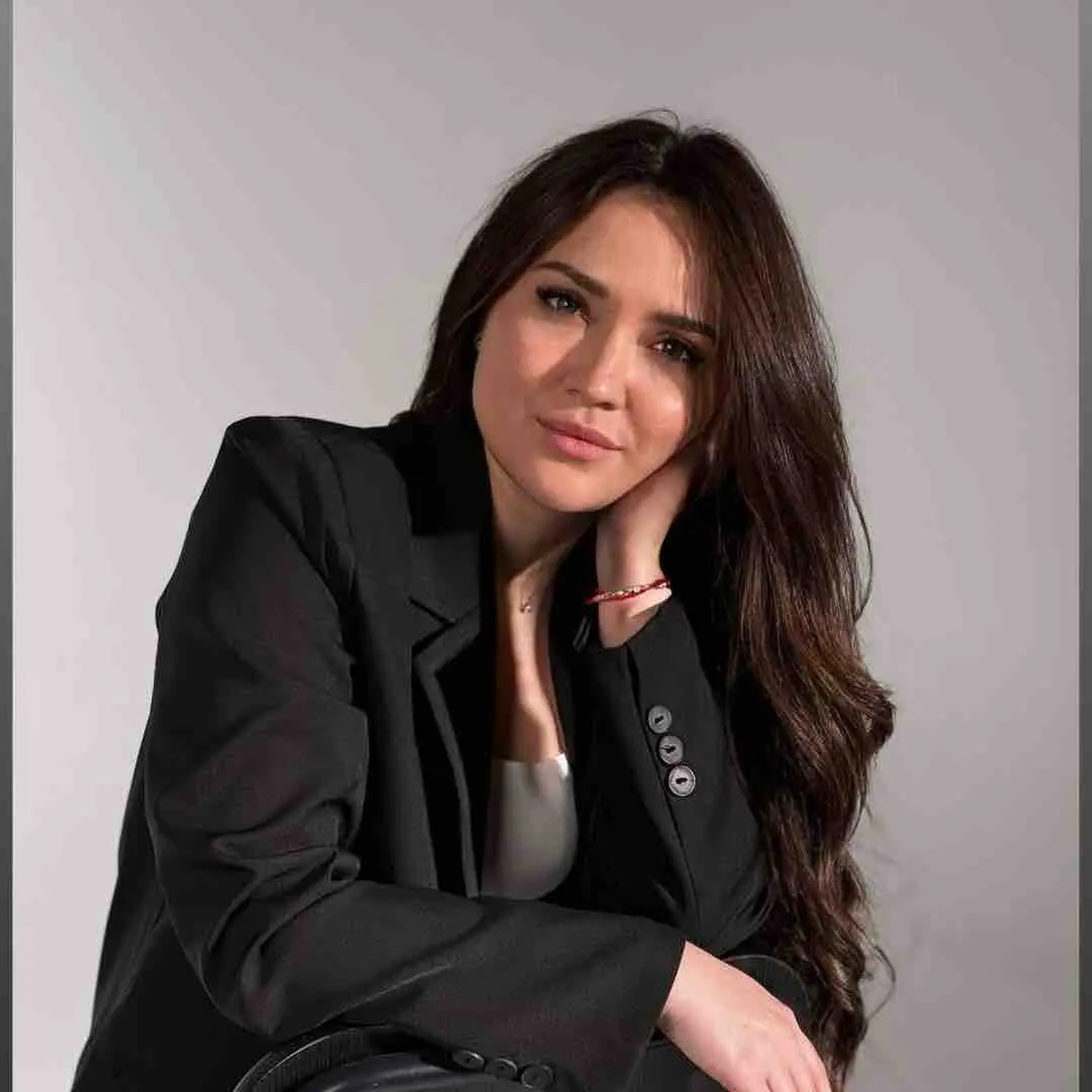 Элина Салахова