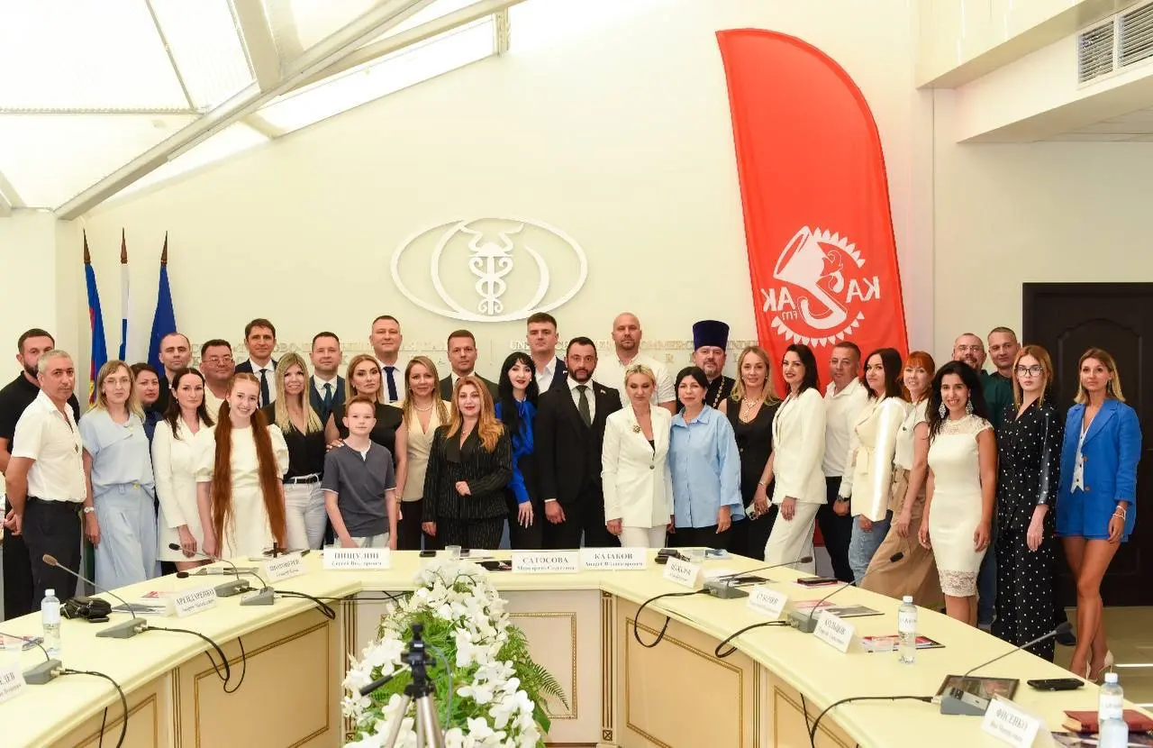 Моё предложение Фонду развития Краснодарского края на встрече в ТПП
22 августа, в День Государственного флага, прошла значимая встреча в Торгово-промышленной палате | Сетка — социальная сеть от hh.ru