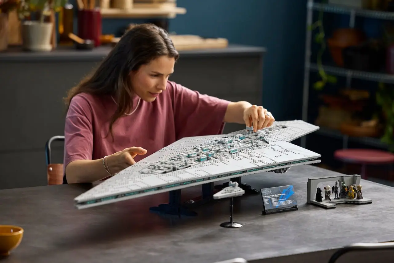 Lego показал набор со Звёздным разрушителем из «Звёздных войн». Комплект с крейсером Империи будет состоять из 6130 деталей, а длина корабля составит 136 сантиметров | Сетка — социальная сеть от hh.ru