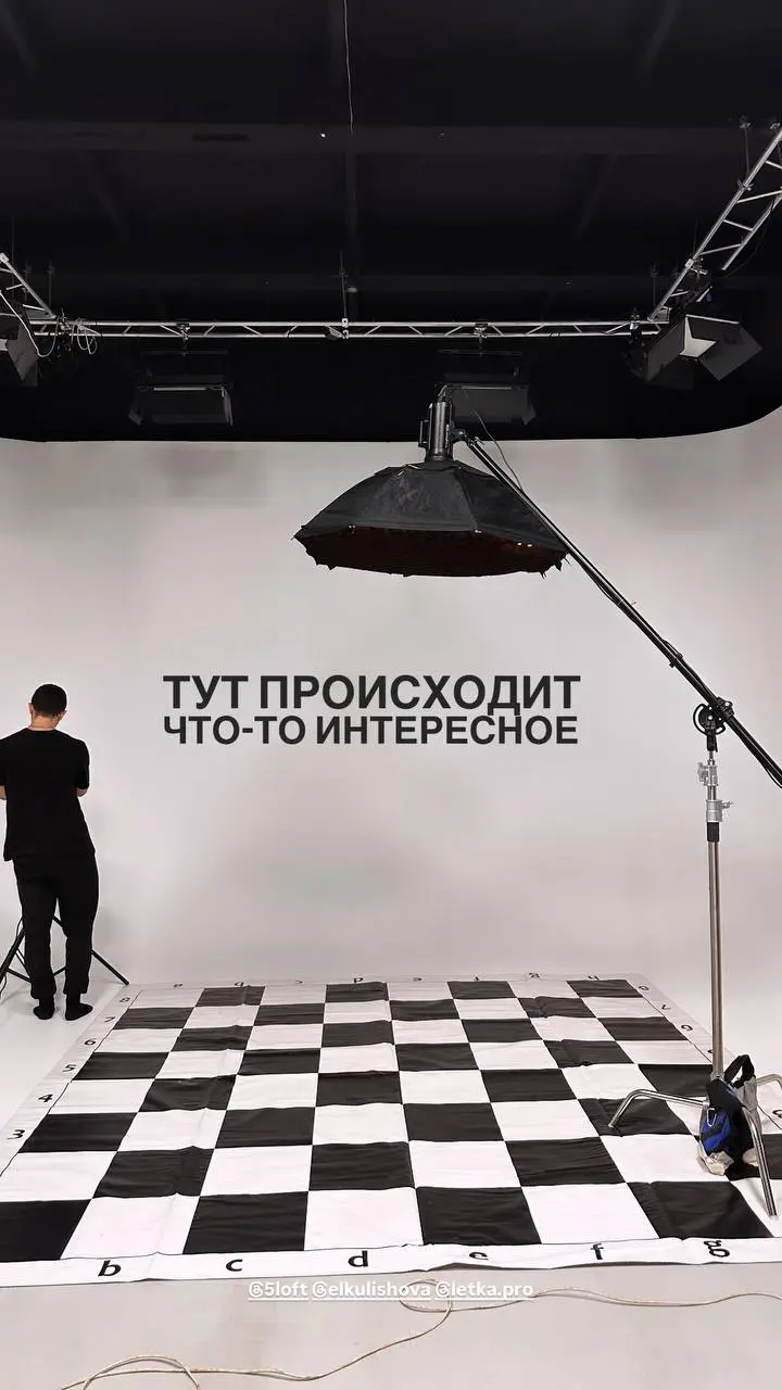 Три года я снимаю обложку для октябрьского номера ДР – это такое деловое издание в Ижевске.
Компания "Налог18" – Марат, Николай и их компания занимается оптимизацией налогов для бизнеса | Сетка — социальная сеть от hh.ru