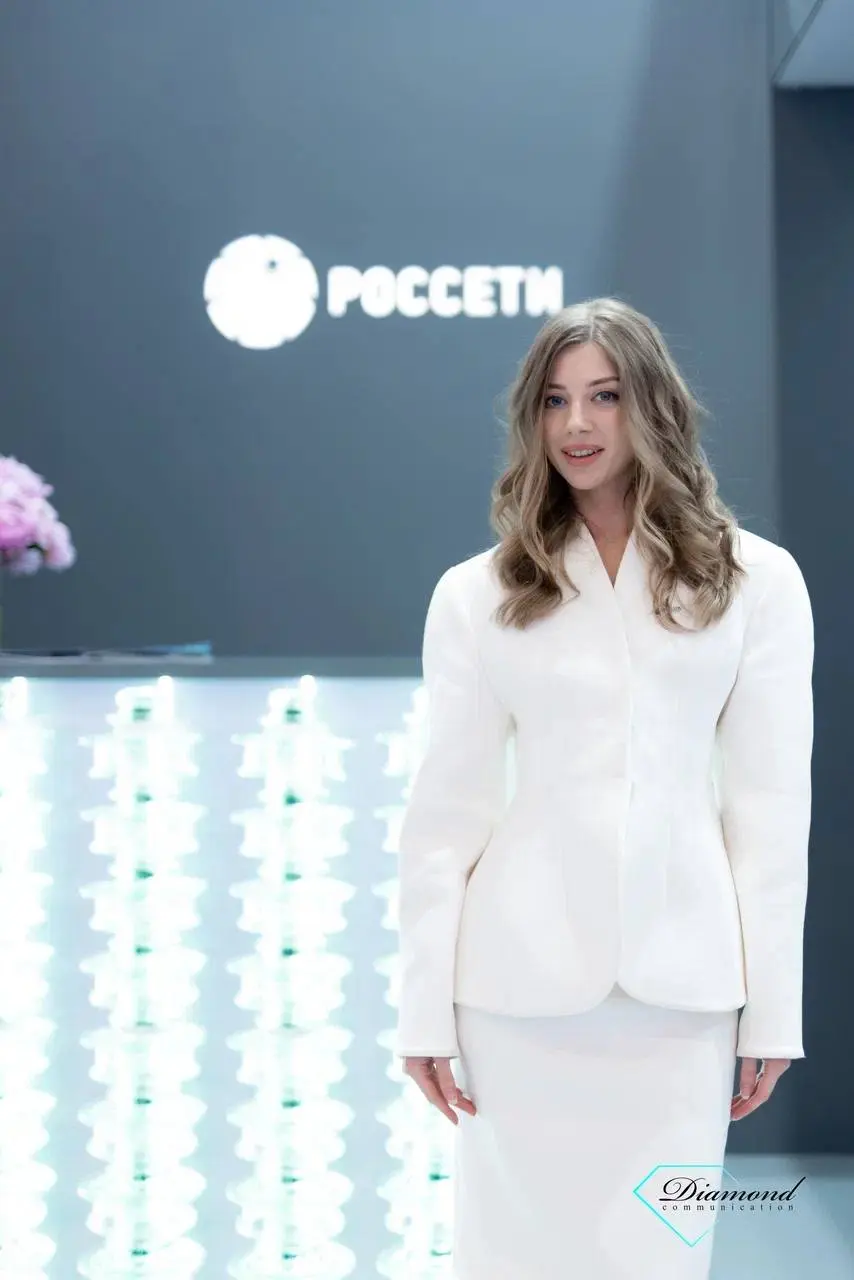 Второй год подряд на ПМЭФ подбираем хостес для компании «РОССЕТИ» — и это уже третий наш совместный проект. До этого вместе работали на Российской энергетической неделе в Москве | Сетка — социальная сеть от hh.ru