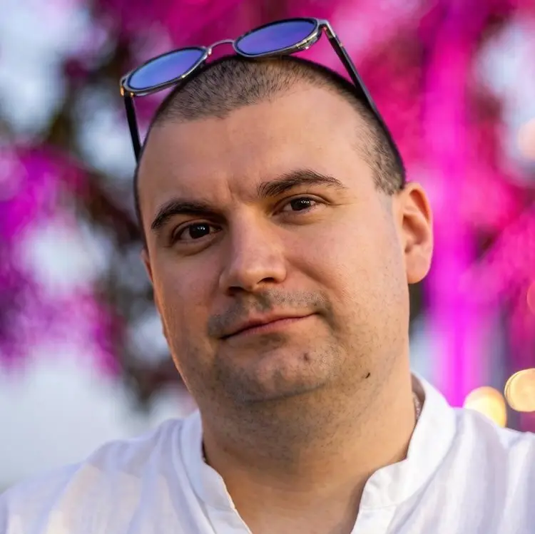 Руслан Адамов