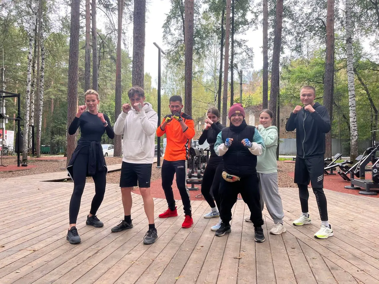 Ну что, друзья, вот и пролетают последние теплые деньки ☀️ Но мы не сдаемся — мы с вами пашем на свежем воздухе в парке Маяковского! 💪 Сегодня собралось 8 человек, и это реально круто, я очень рад! 👊
... | Сетка — социальная сеть от hh.ru