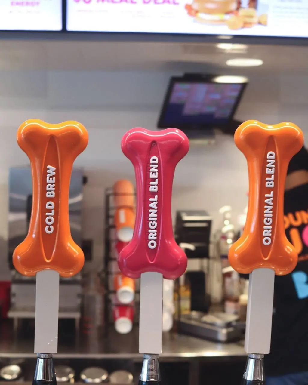 Dunkin’ организовал дог-кофейню к национальному дню собак | Сетка — социальная сеть от hh.ru