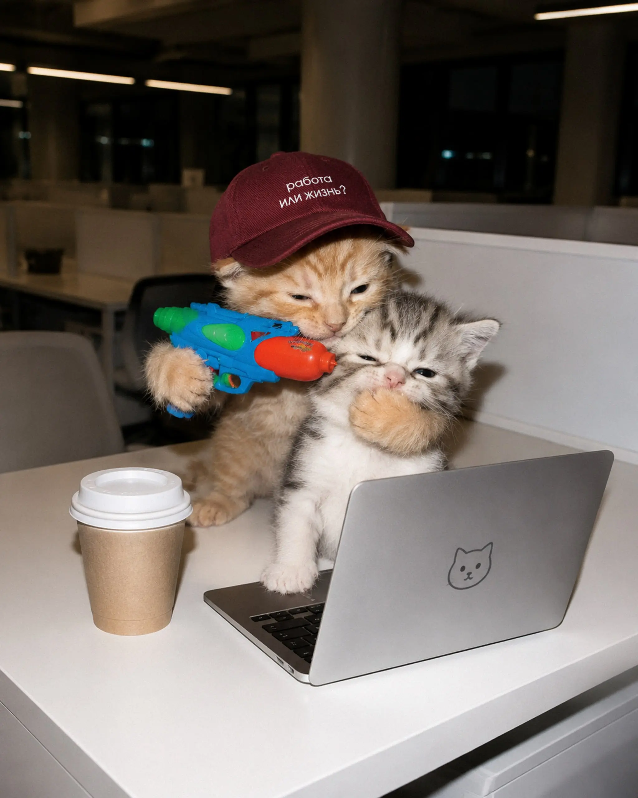 Отмечай того, кто з̶а̶с̶т̶а̶в̶л̶я̶е̶т̶ мотивирует тебя работать
Фрэйз | Сетка — социальная сеть от hh.ru