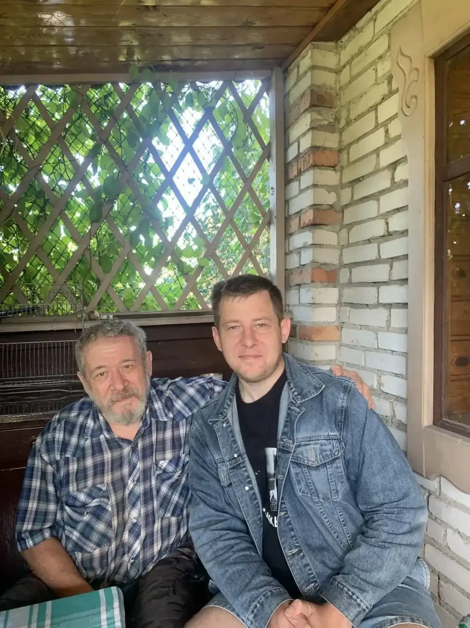 «В “Правде” переписывают 10 раз, у нас — 15»: Аркадий Пазовский о первой работе в редакции
Аркадий Пазовский пришёл в редакцию "Наманской правды" на третьем курсе института — корректором | Сетка — социальная сеть от hh.ru
