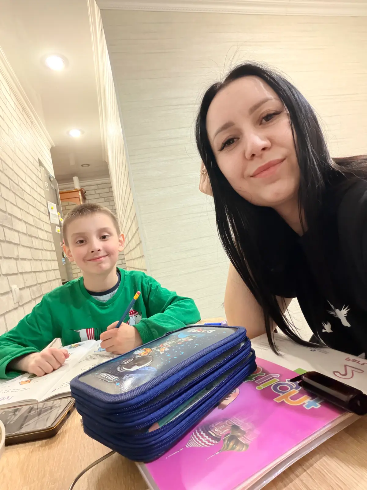Привет 👋🏻
Хочу рассказать немного о себе 😊
Меня зовут Ирина, мне 34 года🙎🏻‍♀️
По образованию я железнодорожник 🚂 и вся моя деятельность связана с железной дорогой 🛤️
В компании NL я недавно | Сетка — социальная сеть от hh.ru