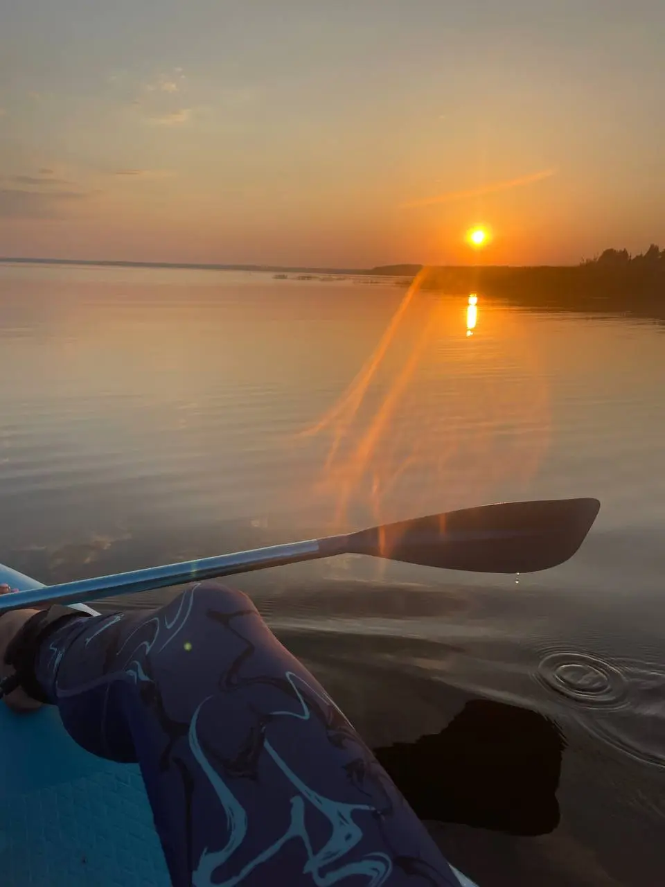 🌅 Август. Закаты. То самое настроение, когда лето шепчет: «Ещё чуть‑чуть…» 🌅
Август — это уже не бешеная жара и не бесконечный список «успеть до сентября» | Сетка — социальная сеть от hh.ru