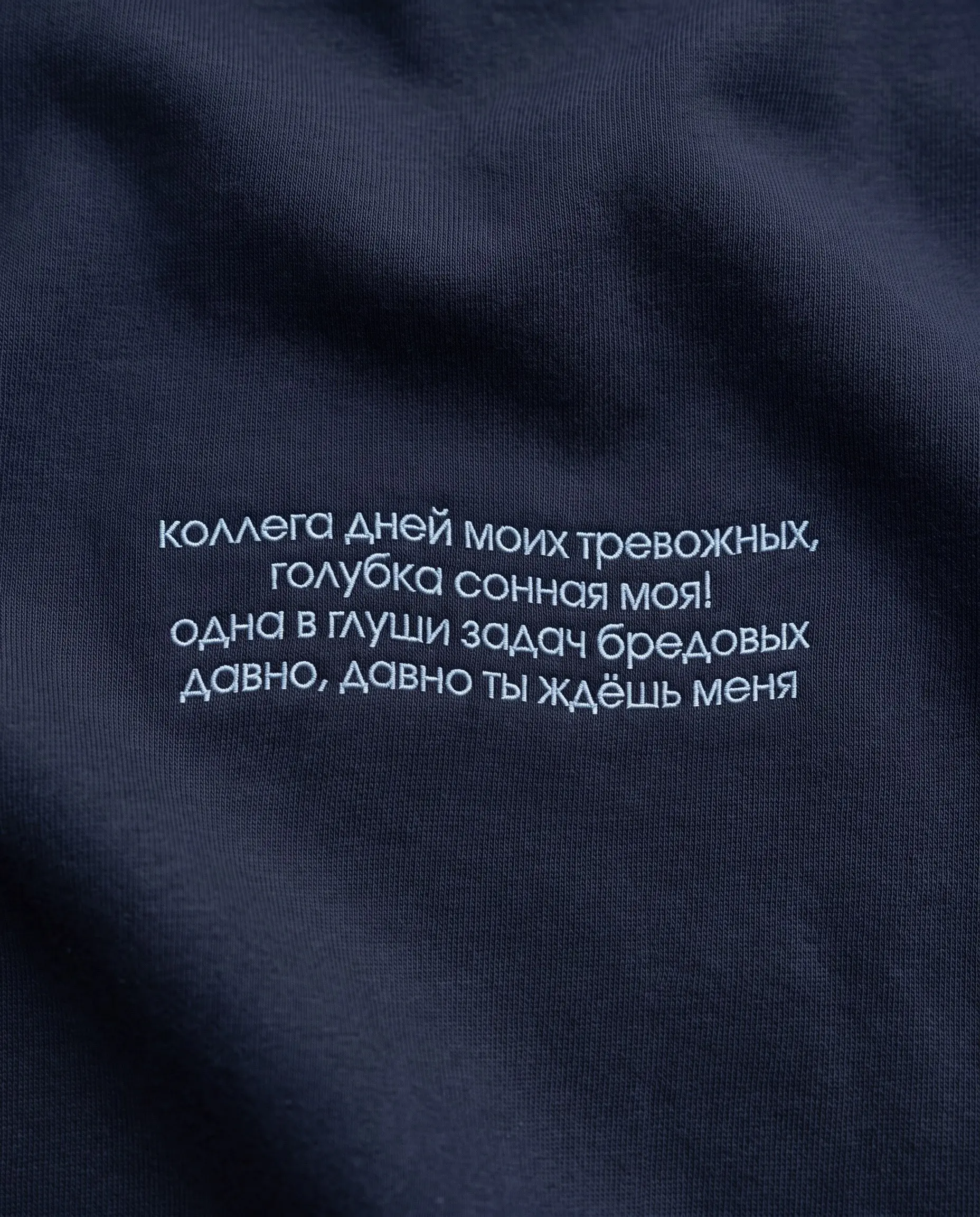 А вы
дедлайн закрыть
смогли бы,
не спавши ночи напролёт?
Линейка для тех, кто устал, но предпочитает говорить об этом на языке интеллектуальной иронии 🪶
Фрэйз | Литературная линейка | Сетка — социальная сеть от hh.ru