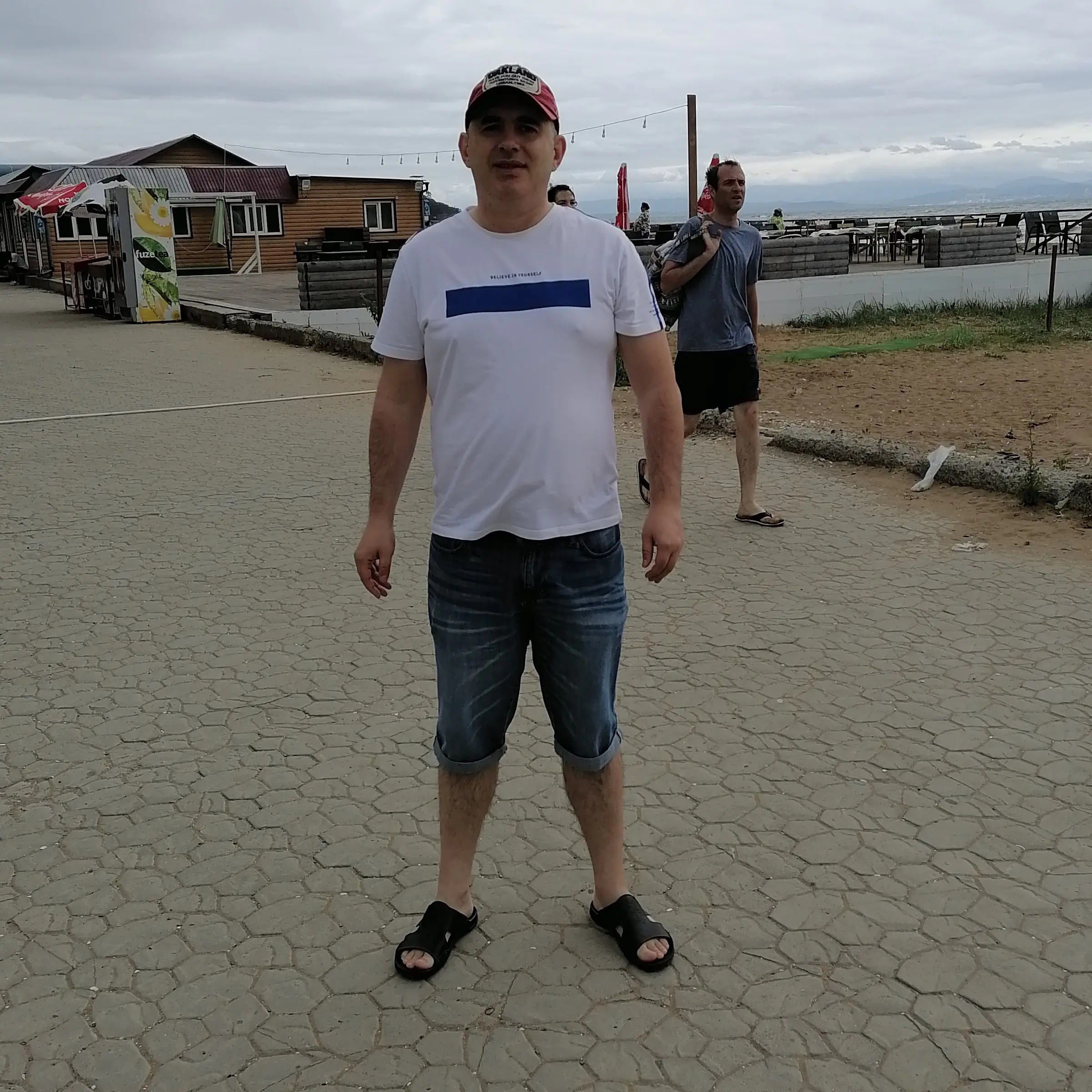 Денис Бобровский