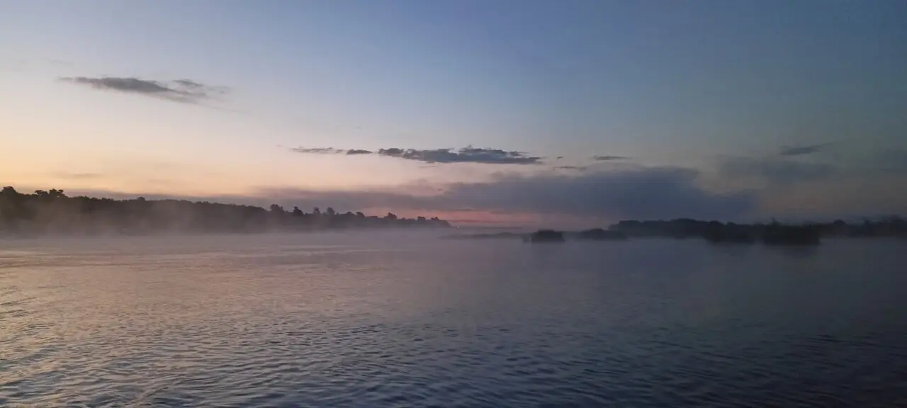 С утра не жарко... +6. Туманом накрыло, видимость метров 10, не больше... С дочкой на рыбалку! Напросилась...
Утро, как всегда начинаю с поппера | Сетка — социальная сеть от hh.ru