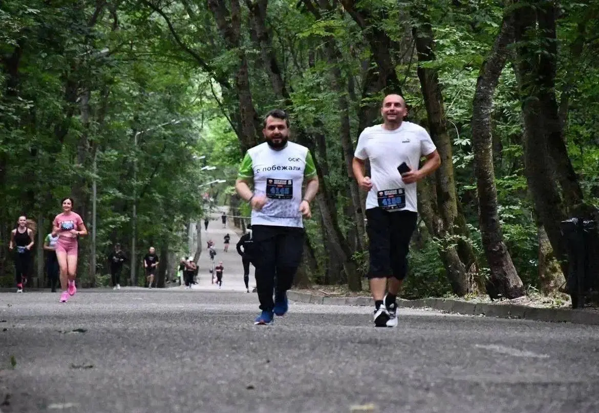 🏃‍♂️ Более тысячи спортсменов пробежали полумарафон в Пятигорске
На старт вышли участники из 180 городов и 48 регионов России | Сетка — социальная сеть от hh.ru