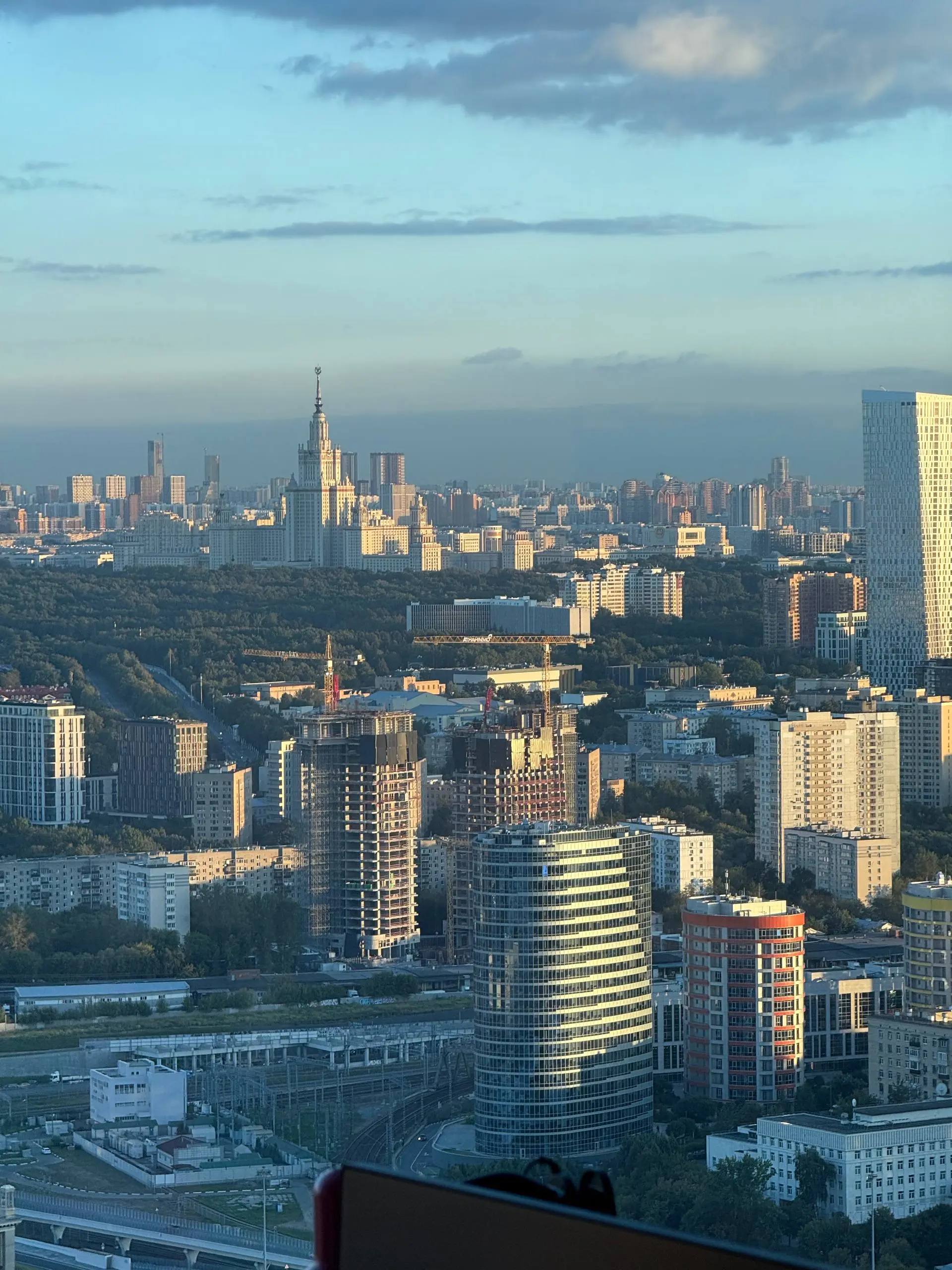какое лето!!
за это лето столько моментов было «впервые», «красиво», «ущипни меня, это моя жизнь!»
защита диплома, новые страны, день рождения, выпуск, переезд, поступление в магистратуру, суматошные ... | Сетка — социальная сеть от hh.ru
