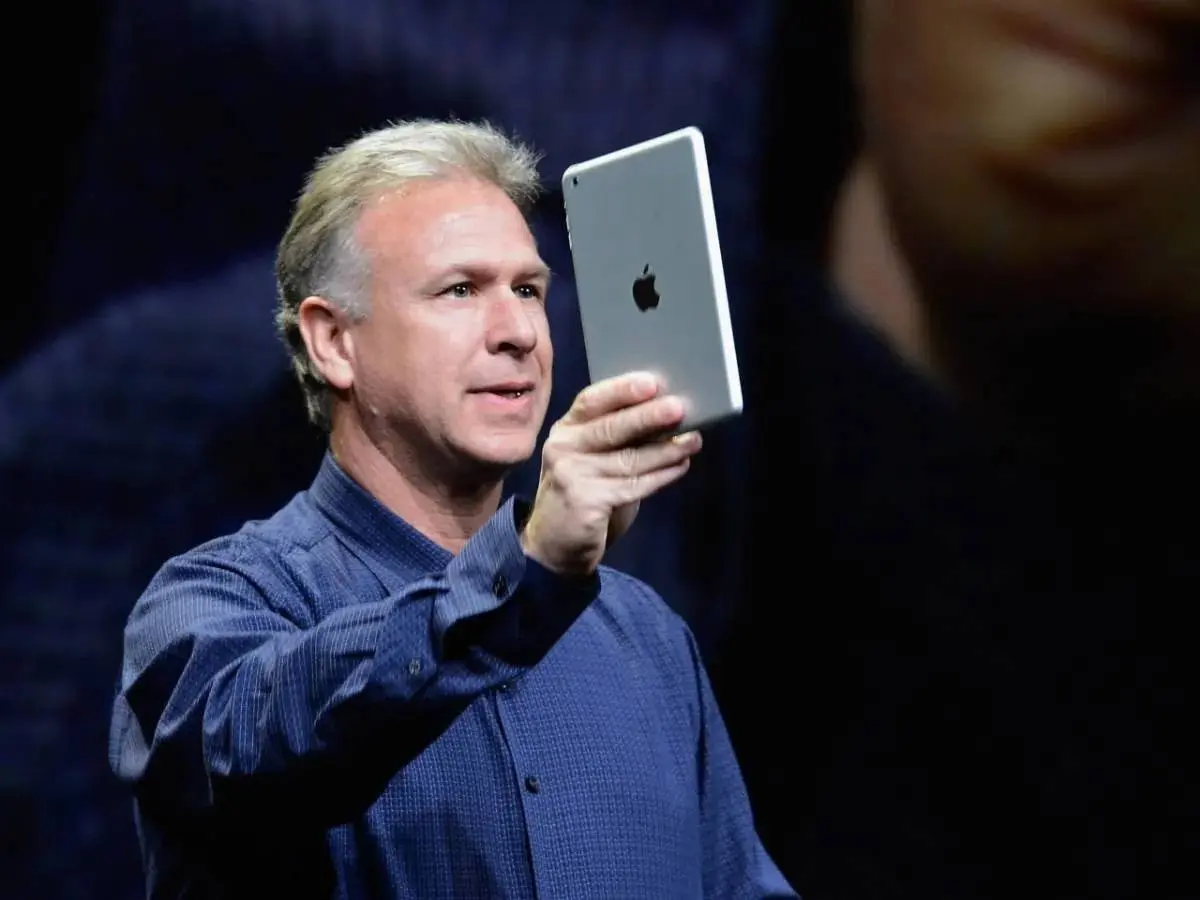 По данным Bloomberg, 66-летний ветеран Apple Фил Шиллер покидает пост старшего вице-президента по маркетингу и App Store | Сетка — социальная сеть от hh.ru