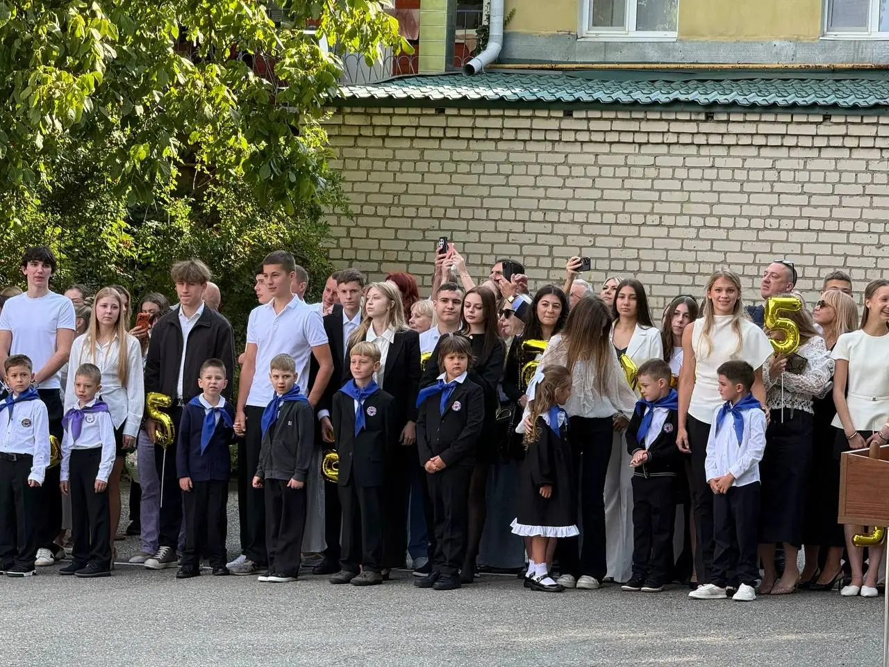 🎊Первые звонки звучат в школах Ставрополя
В 636 школах Ставрополья начинается новый учебный год, за парты сядут более 300 тысяч ребят | Сетка — социальная сеть от hh.ru