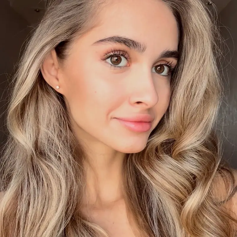 Анна Комарова