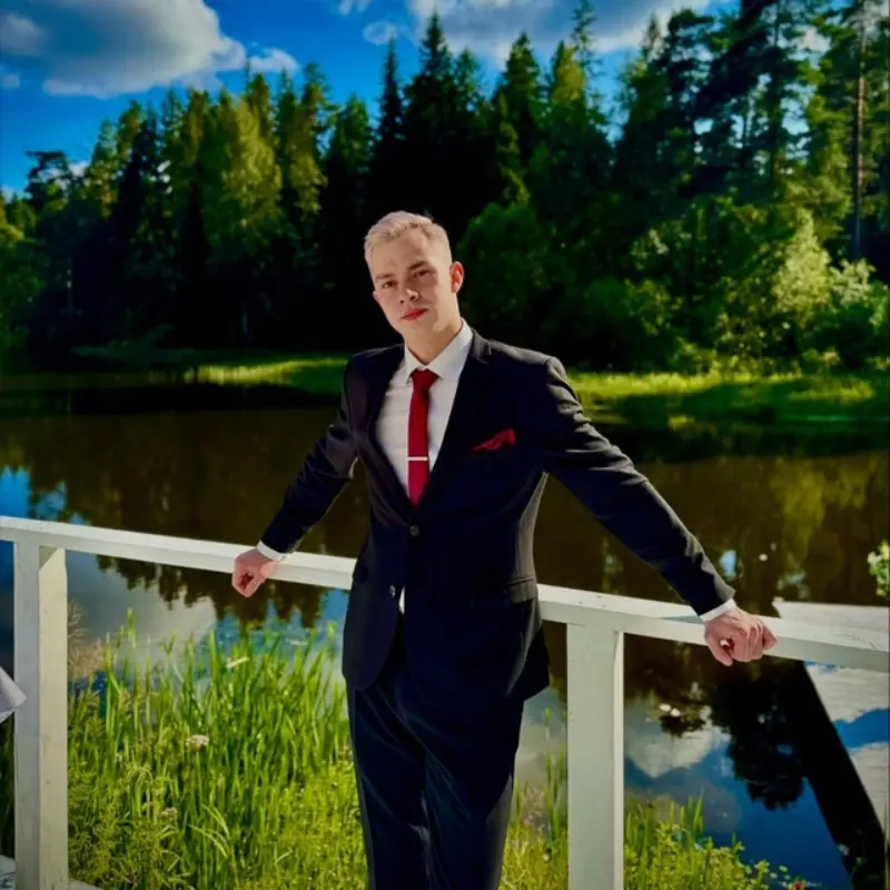 Денис Мещеряков
