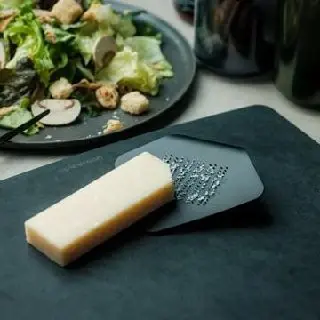 Терка Palm Grater | Designer: —
Кухонные тёрки — один из тех предметов, которые вроде бы простые и утилитарные, но часто раздражают в использовании | Сетка — социальная сеть от hh.ru