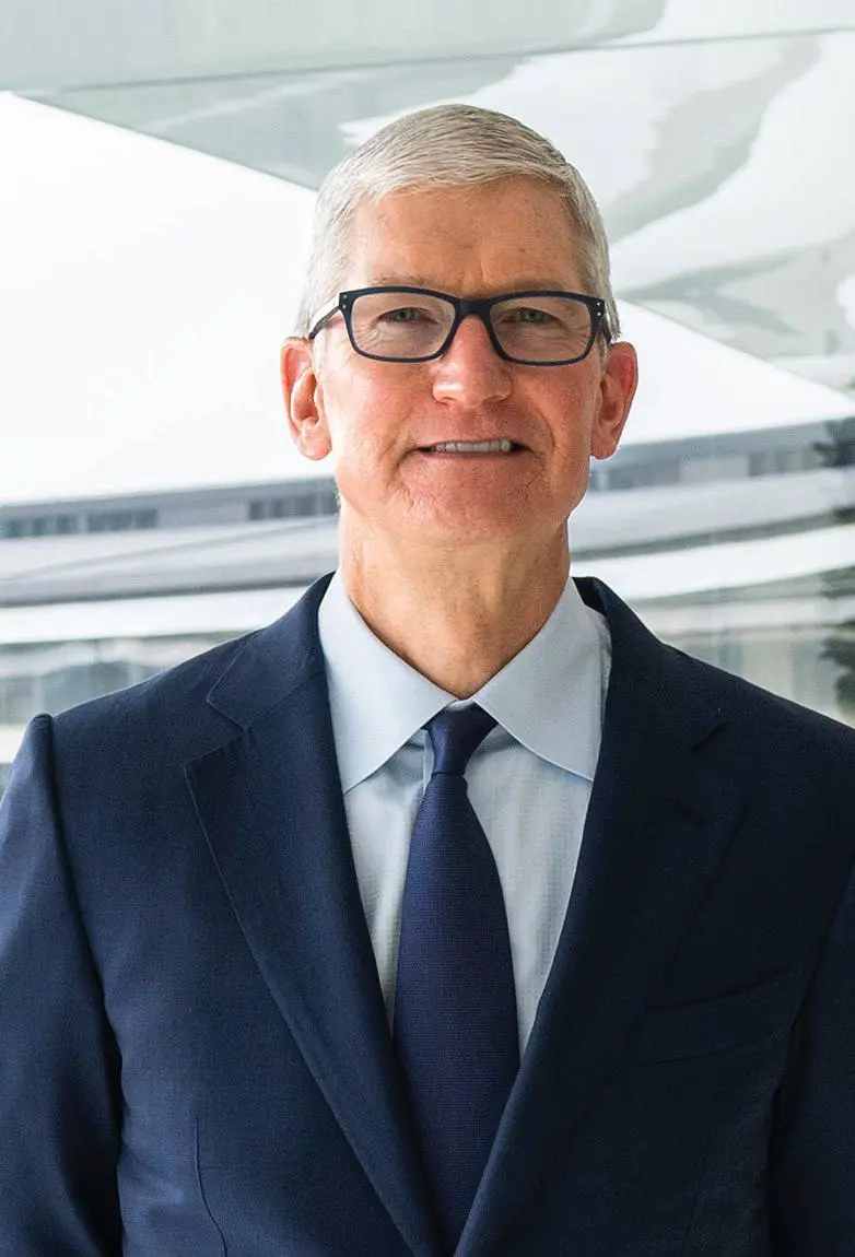 Тим Кук покинул должность гендиректора Apple. Новым главой стал Джон Тернус.
Кук сохранит влияние в компании на позиции исполнительного председателя совета директоров | Сетка — социальная сеть от hh.ru