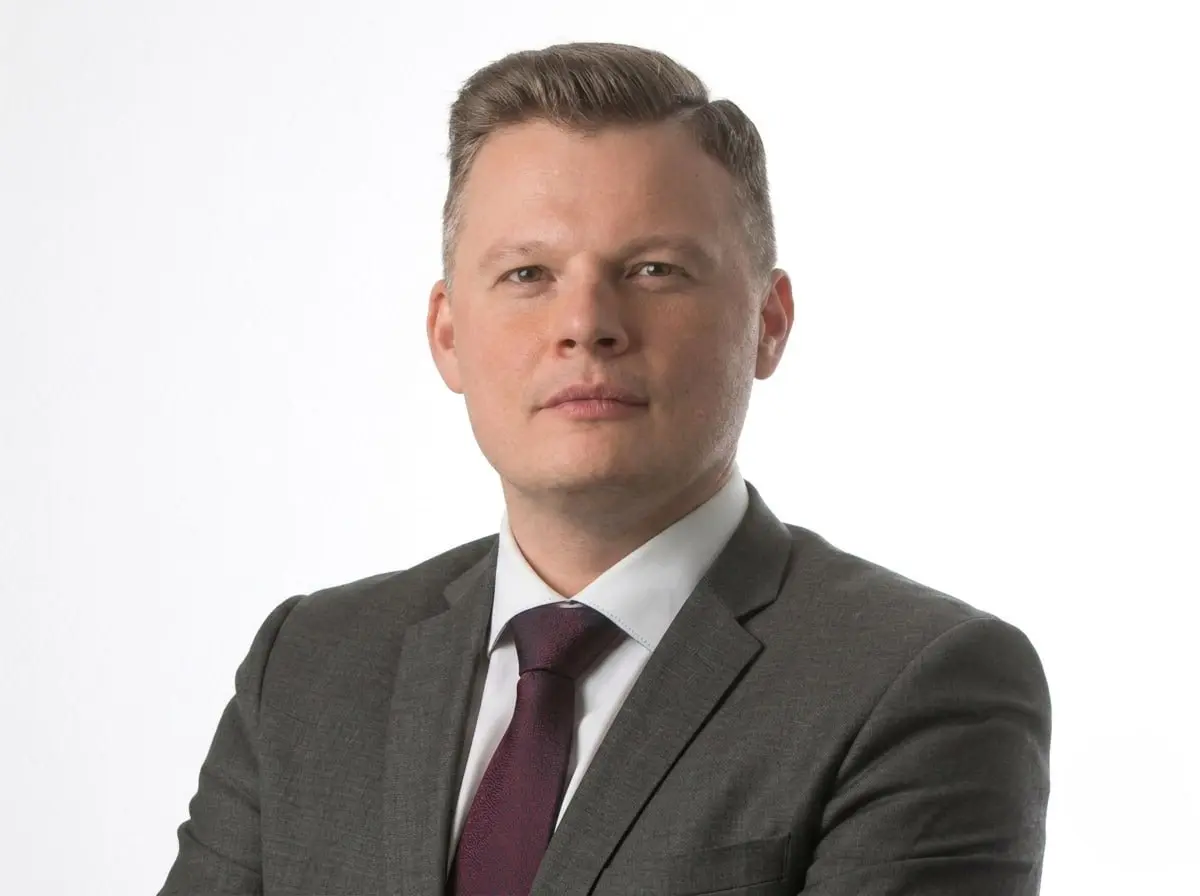 Коллеги, у меня в работе эксклюзивный кандидат – редкий гибридный управленец, который одинаково силён в репутационном PR, продуктовом маркетинге, продажах B2B и работе с инвесторами | Сетка — социальная сеть от hh.ru