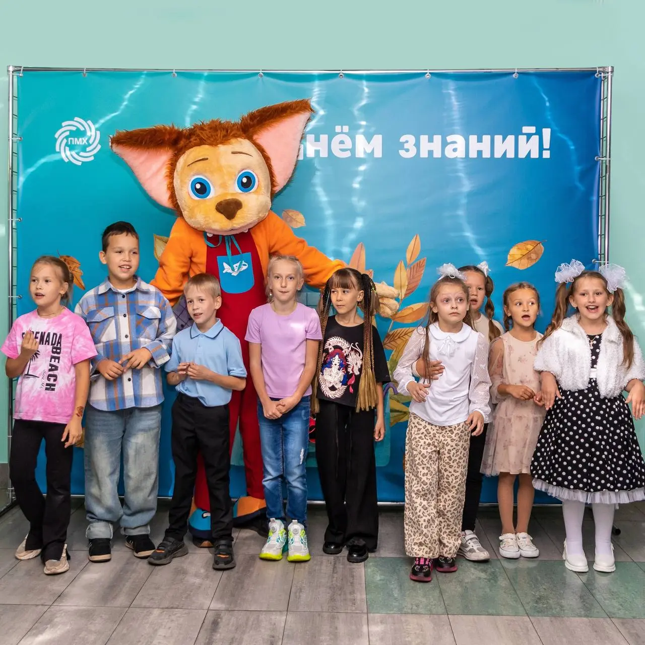 🍂 Лето уходит, но впереди нас ждут новые открытия и знания!
По традиции ко Дню знаний родители школьников предприятий ПМХ и партнерской компании Промсорт получили соцвыплаты и праздничные наборы, а дл... | Сетка — социальная сеть от hh.ru