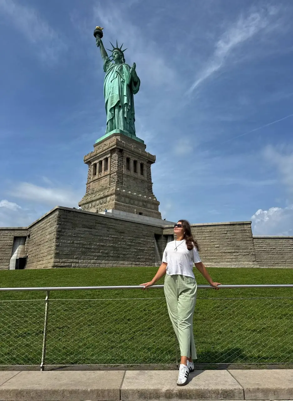 Я в США!
До сих пор не верится, что мы организовали эту поездку😍
Хотя визу на Кипре было получить довольно легко, даже проще, чем шенген.
Впечатления от страны опишу после отпуска, а пока делюсь фото! | Сетка — социальная сеть от hh.ru