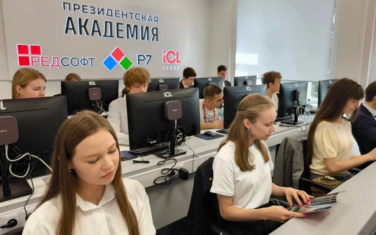 РЕД СОФТ, Р7 и ICL Техно открыли ИТ-лабораторию в Президентской академии
В День знаний в Президентской академии состоялось торжественное открытие специализированной ИТ-лаборатории | Сетка — социальная сеть от hh.ru