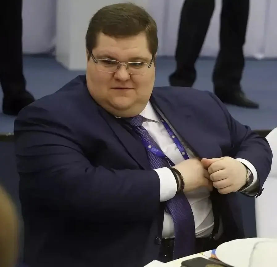 В России может появиться медицинское понятие "сверхожирение"
Такой термин содержится в проекте клинических рекомендаций по лечению ожирения у взрослых | Сетка — социальная сеть от hh.ru