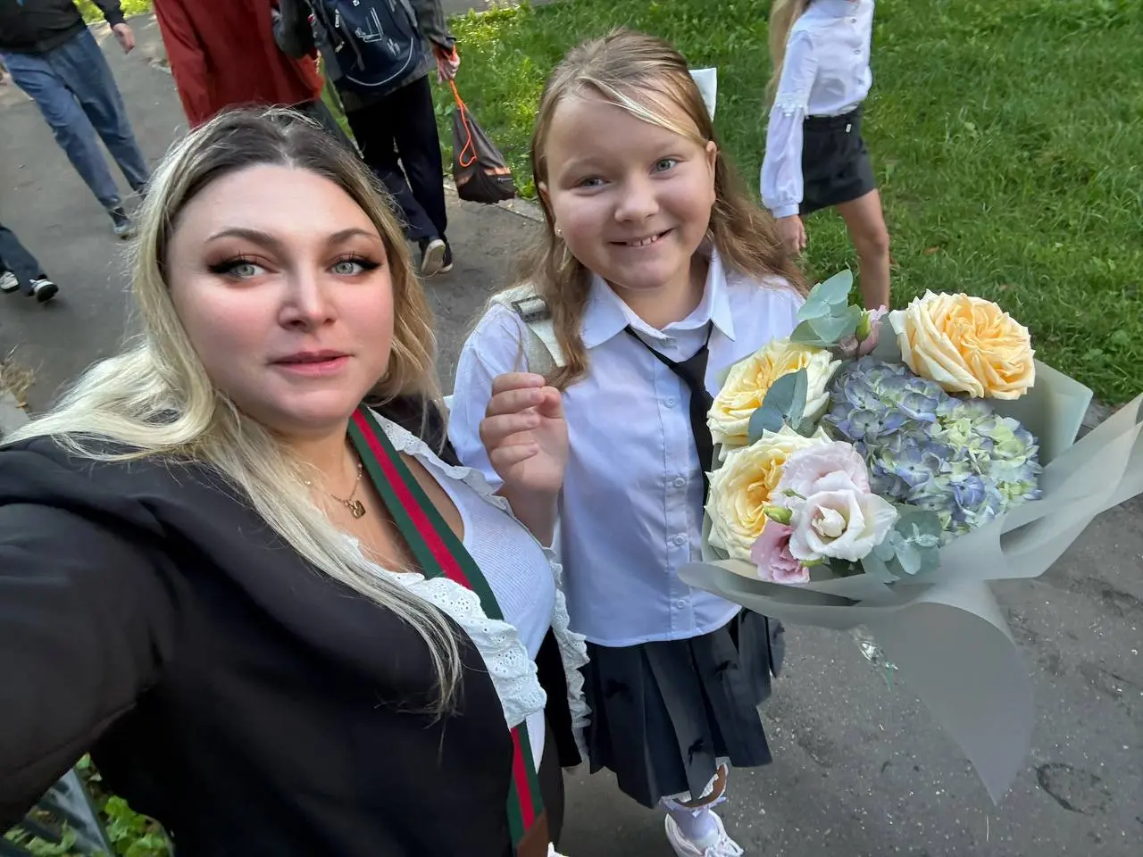 Сегодня моя дочка пошла в 4 класс ❤️
Хотя вообще-то по возрасту сейчас она должна была идти только в третий. Но в школу она пошла в 6 лет — и вот сегодня у меня уже четвероклассница | Сетка — социальная сеть от hh.ru