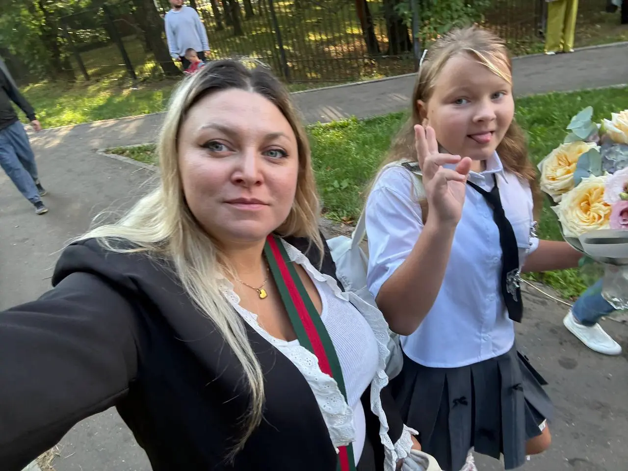 Сегодня моя дочка пошла в 4 класс ❤️
Хотя вообще-то по возрасту сейчас она должна была идти только в третий. Но в школу она пошла в 6 лет — и вот сегодня у меня уже четвероклассница | Сетка — социальная сеть от hh.ru