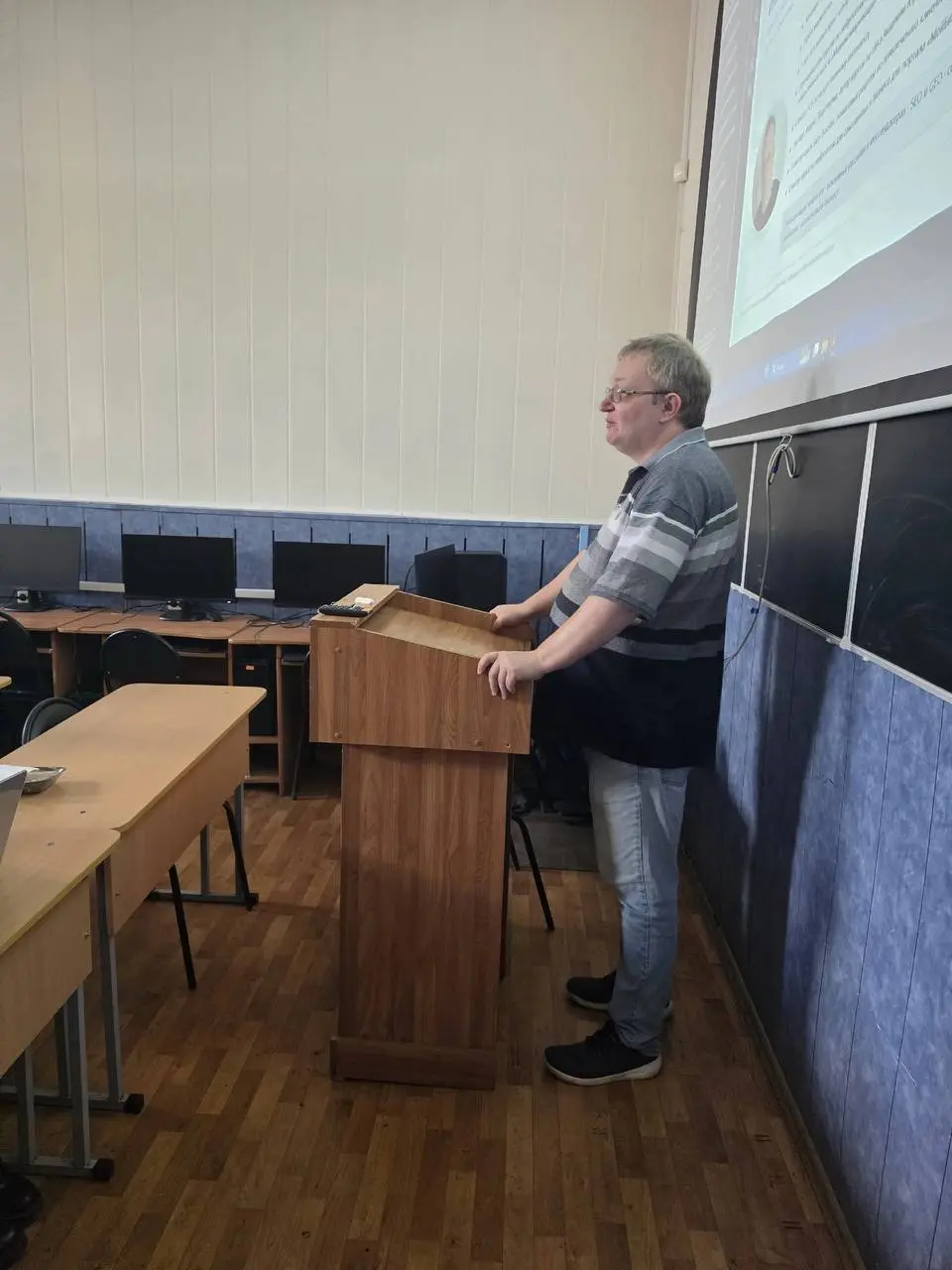 Всем привет, сегодня начался мой авторский курс «ИИ в медиа коммуникации». 20 студентов, 2 курс | Сетка — социальная сеть от hh.ru