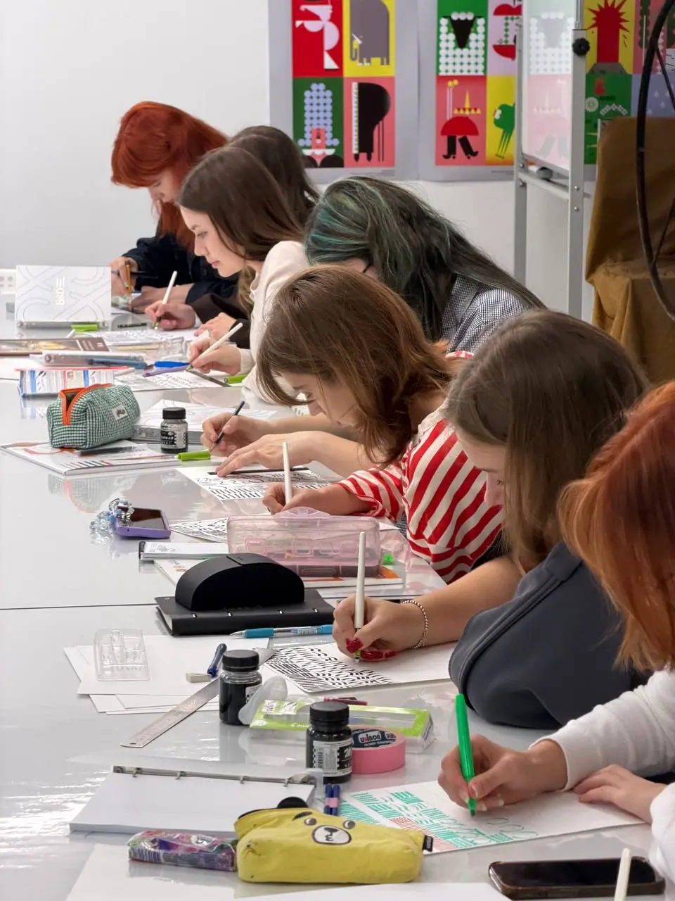 Первый учебный день закончился. Четыре почти одинаковые лекции подряд — это, конечно, сильно 😅
В этом году у меня появилась отдельная дисциплина — каллиграфия | Сетка — социальная сеть от hh.ru