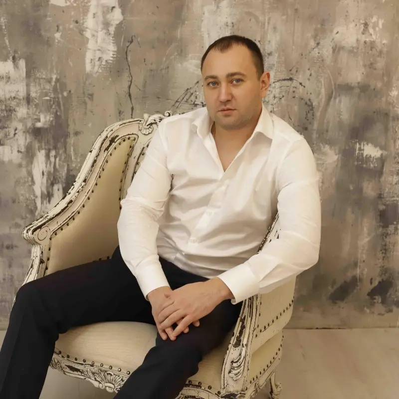 Владислав Титов