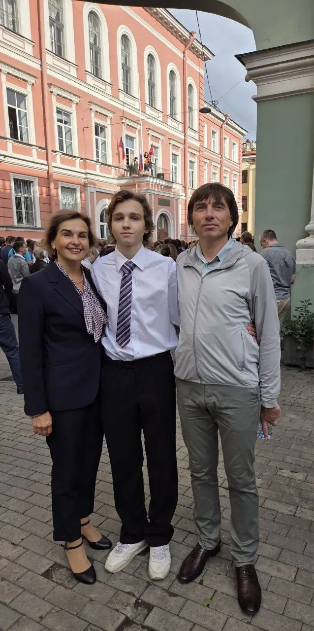 Всех школьников и студентов поздравляю с началом учебного года!
Для моей семьи этот сентябрь начинается по-новому | Сетка — социальная сеть от hh.ru