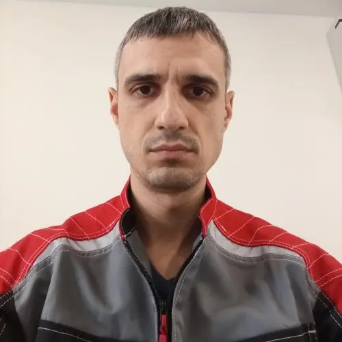 Юрий  Непомнящий 