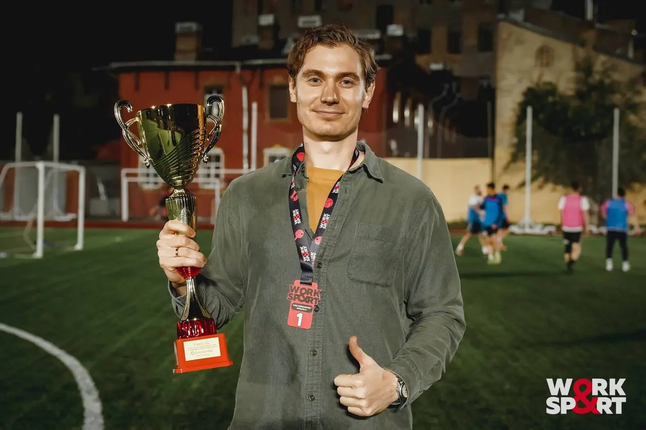 Друзья, вот и завершился чемпионат Liga Work & Sport 2026/Лето!
Наша команда 🟪становится победителем регулярного чемпионата и забирает трофей 🏆🥇
Лучший ассистент чемпионата - Глеб Чикер 9️⃣
Поздравляе... | Сетка — социальная сеть от hh.ru