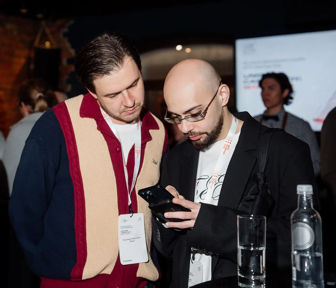 Фото с новой встречи Unicorn Case Study 📸
На этот раз героем стал ManyPets — лондонский сервис, который с 2017 года страхует домашних животных по подписке | Сетка — социальная сеть от hh.ru