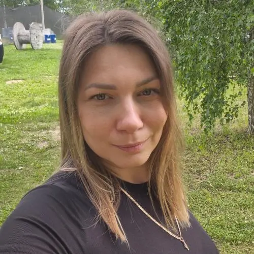 Алёна Серова