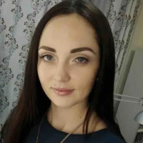 Анна Попова